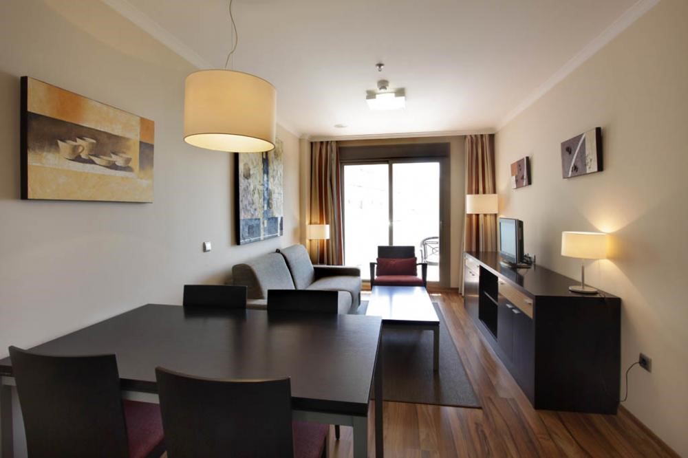 Se alquila desde   1.10.26-30.6.27 precioso apartamento  en Benalmádena Costa a 200 metros de la playa