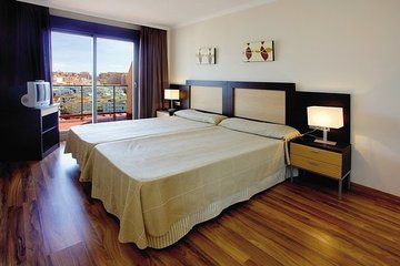 Se alquila desde   1.10.26-30.6.27 precioso apartamento  en Benalmádena Costa a 200 metros de la playa