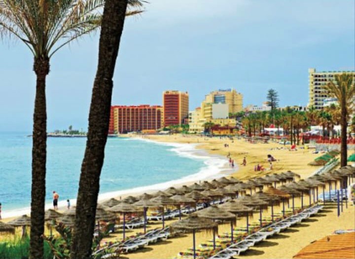 Se alquila desde   1.10.26-30.6.27 precioso apartamento  en Benalmádena Costa a 200 metros de la playa