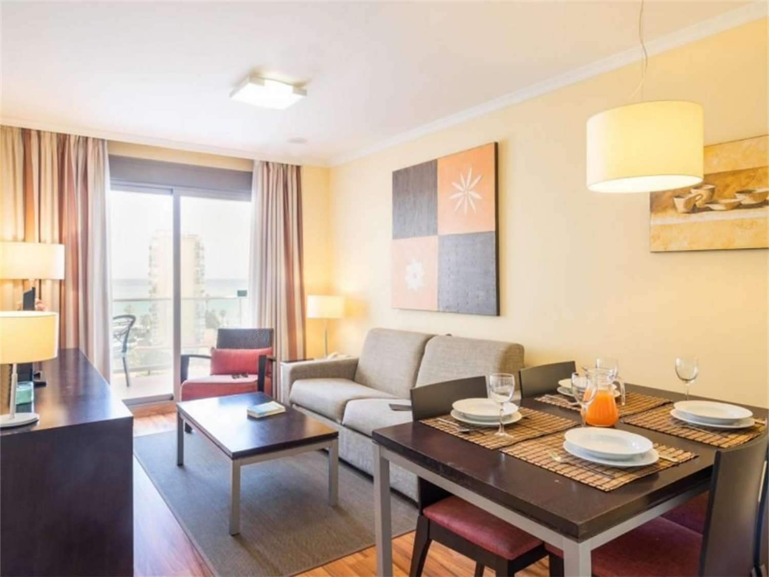 Se alquila desde   1.10.26-30.6.27 precioso apartamento  en Benalmádena Costa a 200 metros de la playa