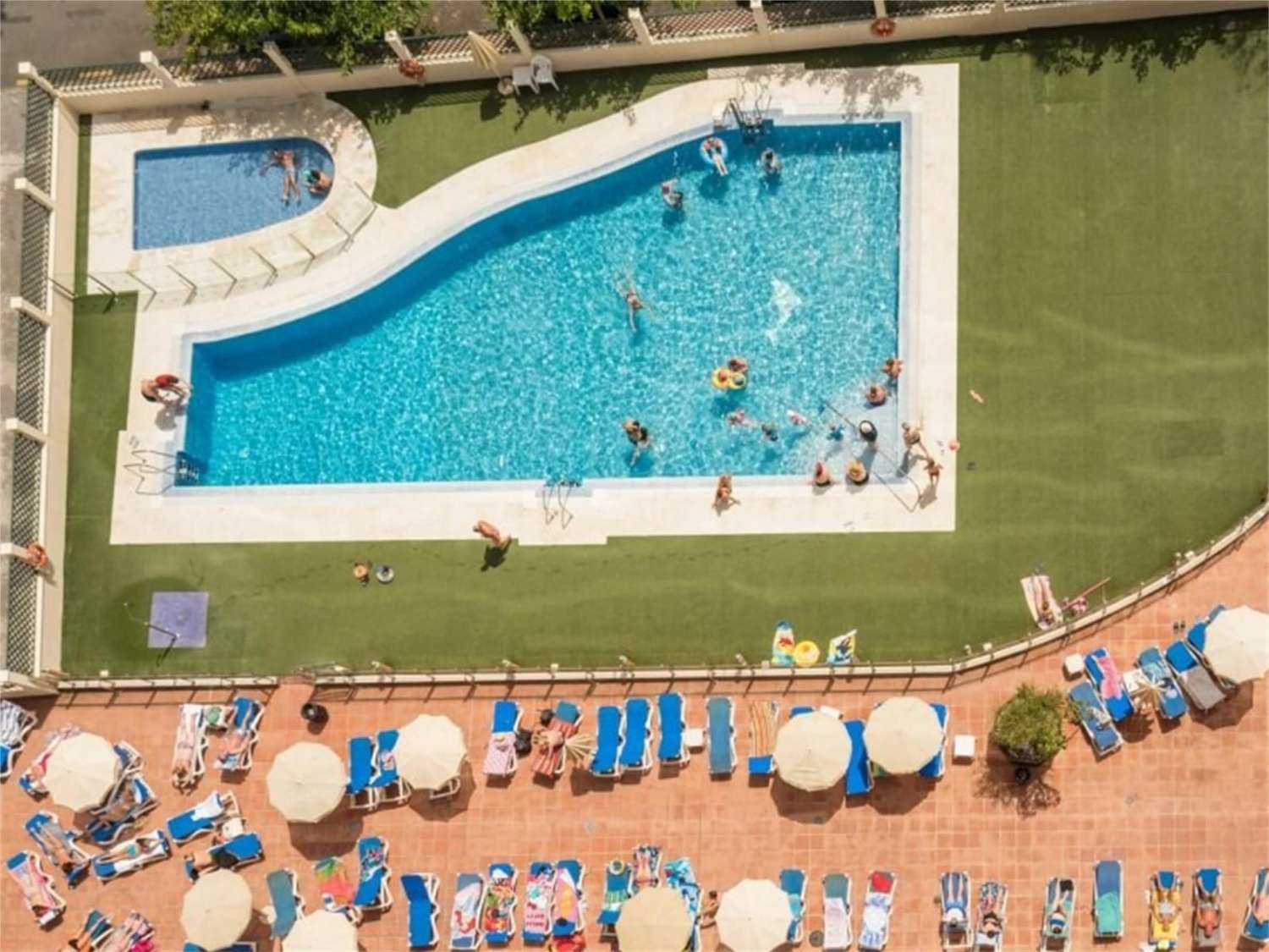 Se alquila desde   1.10.26-30.6.27 precioso apartamento  en Benalmádena Costa a 200 metros de la playa