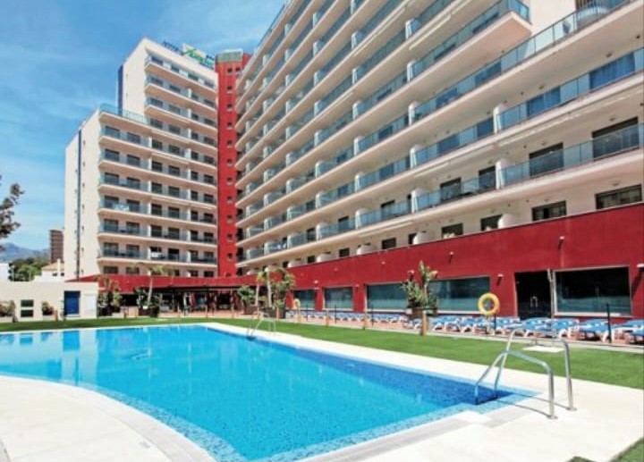 Se alquila desde   1.10.26-30.6.27 precioso apartamento  en Benalmádena Costa a 200 metros de la playa