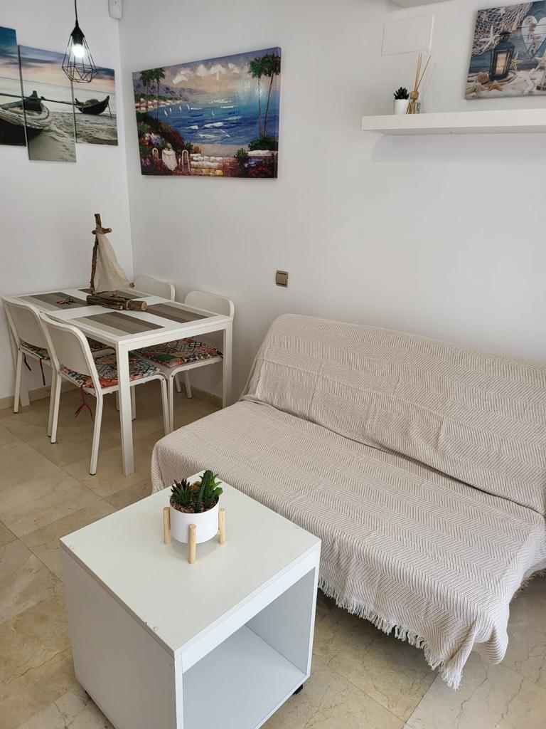 Se alquila desde 01/09/26 hasta el 30/6/2027  bonito apartamento  en  Benalmádena.