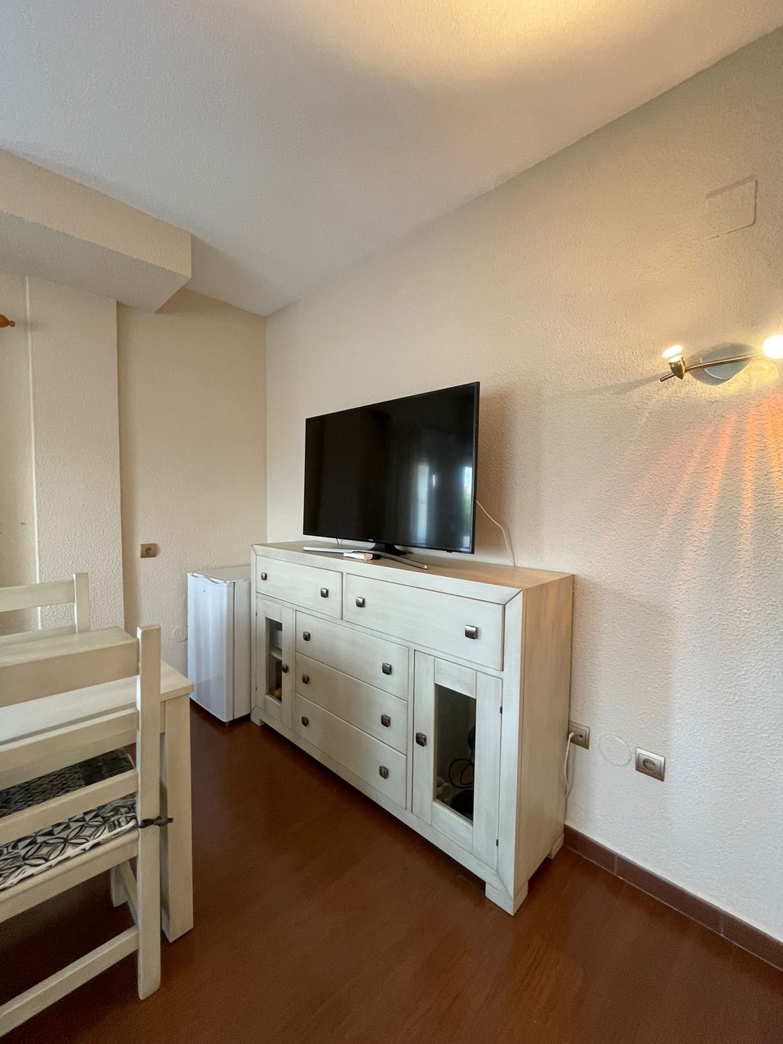 Media Temporada Se alquila desde 01/10/2026-30/06/2027 bonito apartamento con vistas al mar en 1ª línea de playa en Benalmádena