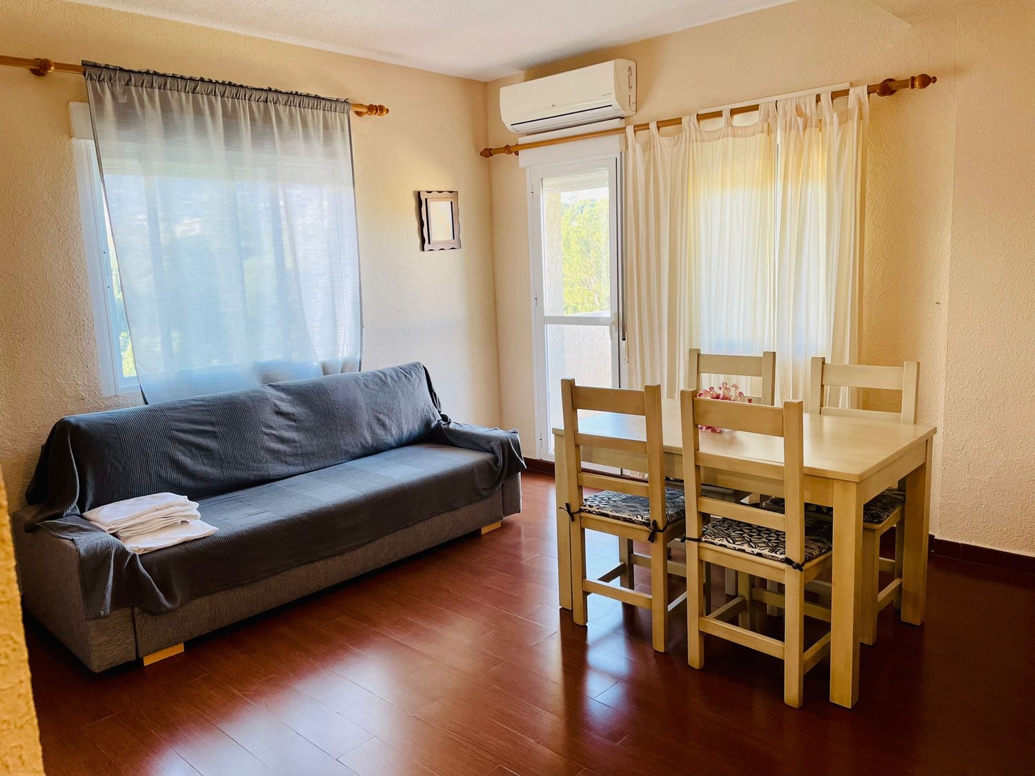 Media Temporada Se alquila desde 01/10/2026-30/06/2027 bonito apartamento con vistas al mar en 1ª línea de playa en Benalmádena