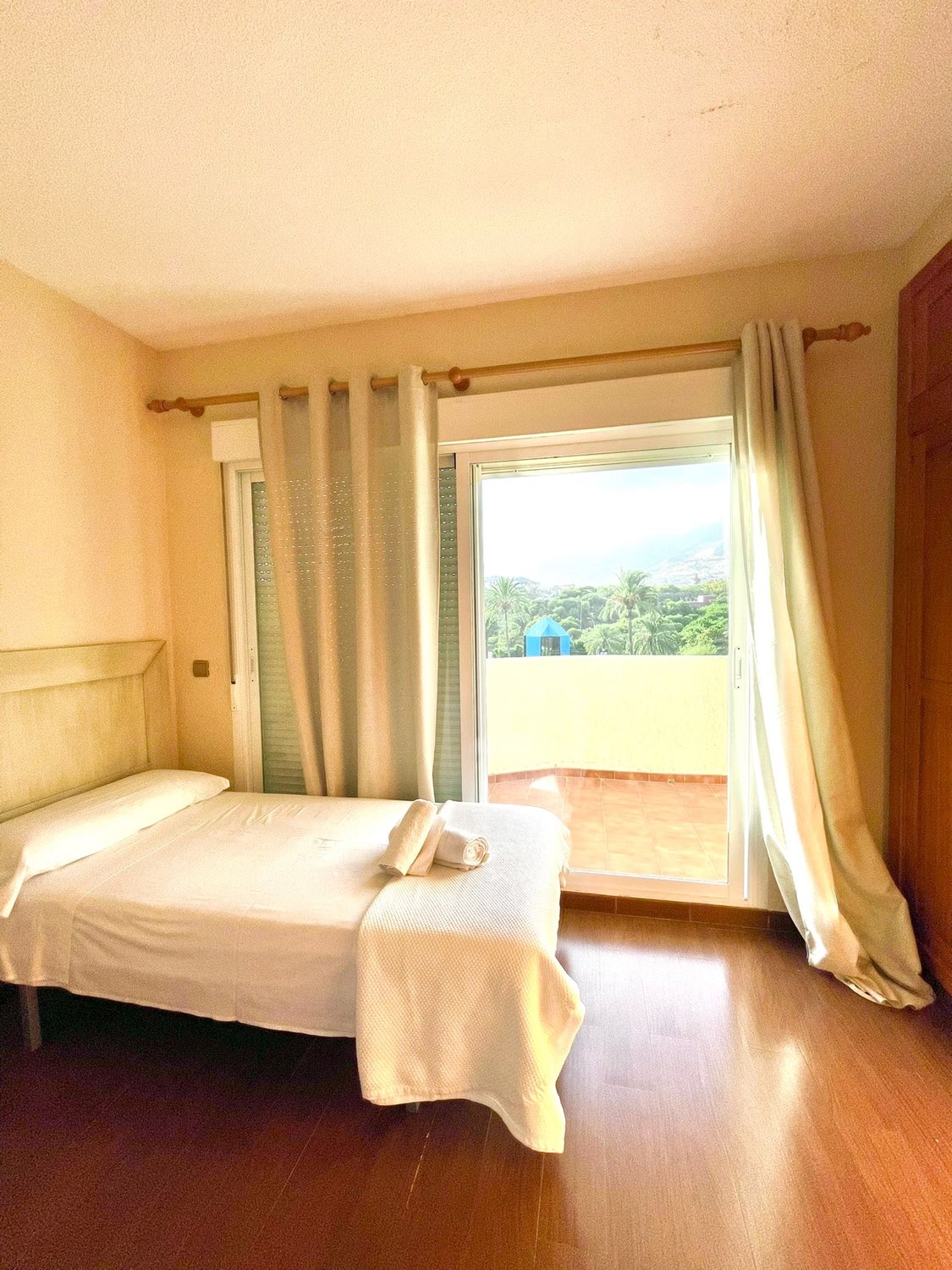 Media Temporada Se alquila desde 01/10/2026-30/06/2027 bonito apartamento con vistas al mar en 1ª línea de playa en Benalmádena