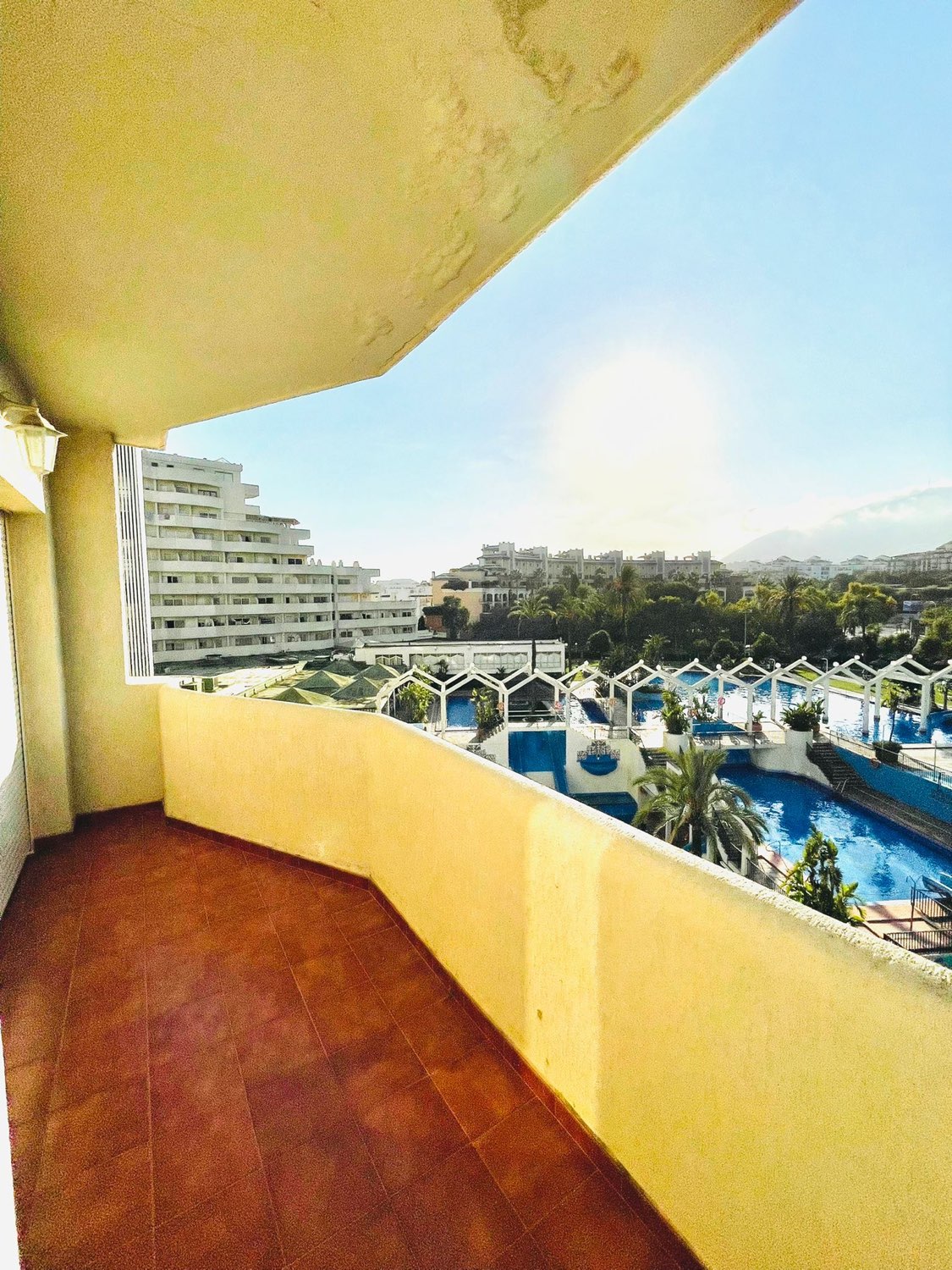Media Temporada Se alquila desde 01/10/2026-30/06/2027 bonito apartamento con vistas al mar en 1ª línea de playa en Benalmádena