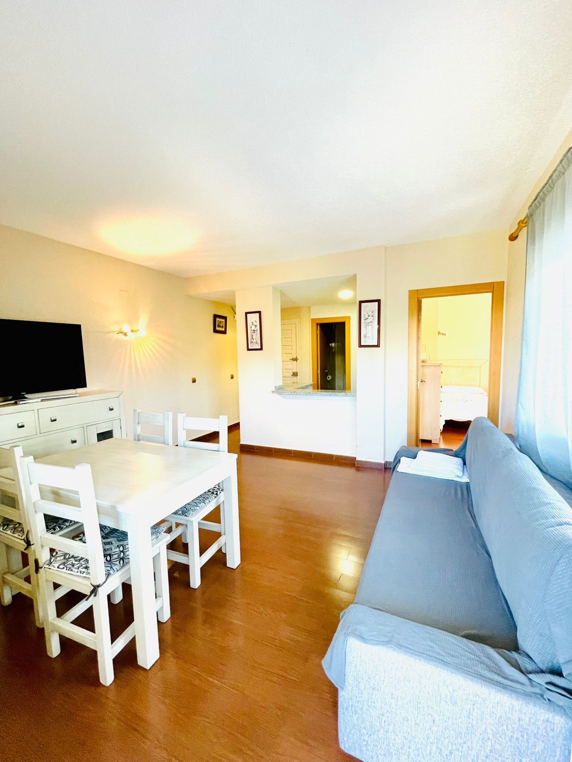 Media Temporada Se alquila desde 01/10/2026-30/06/2027 bonito apartamento con vistas al mar en 1ª línea de playa en Benalmádena