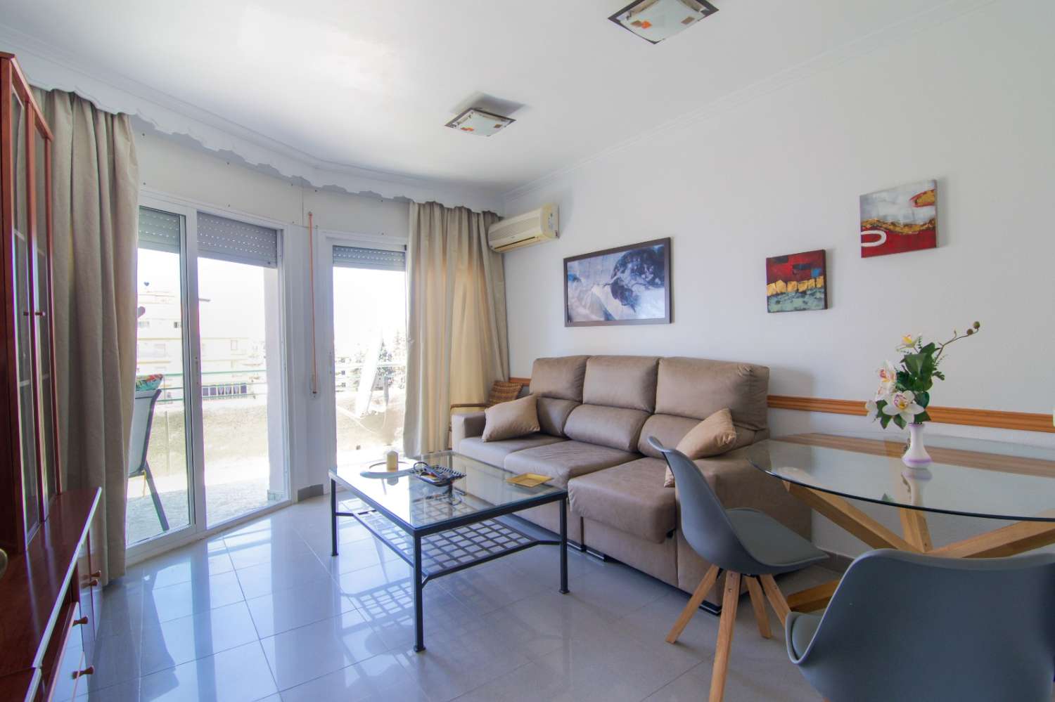SE ALQUILA DESDE 01/05/2027 - 30/6/2027  BONITO APARTAMENTO CON VISTAS AL MAR EN LOS BOLICHES (FUENGIROLA)
