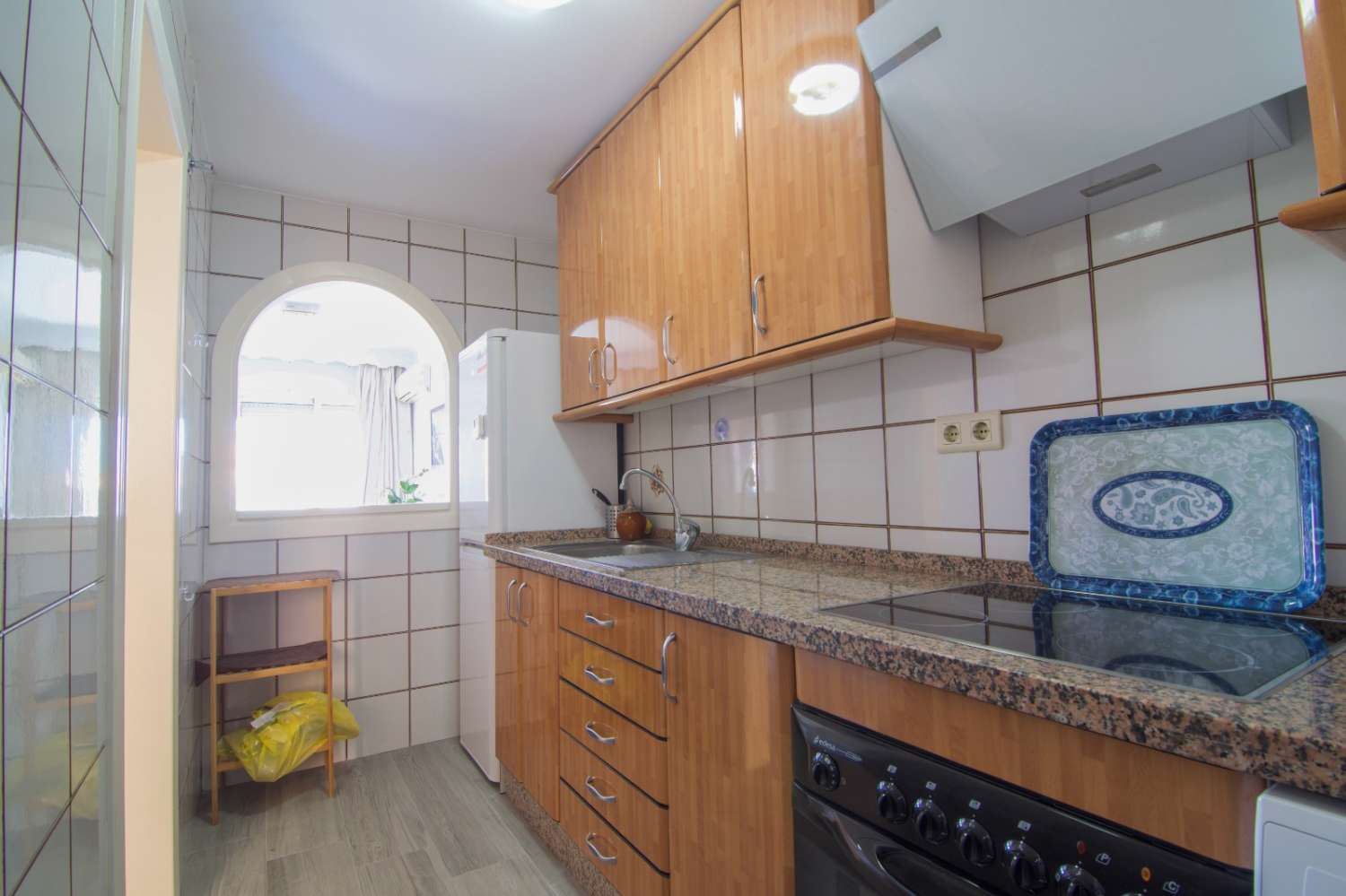 SE ALQUILA DESDE 01/05/2027 - 30/6/2027  BONITO APARTAMENTO CON VISTAS AL MAR EN LOS BOLICHES (FUENGIROLA)