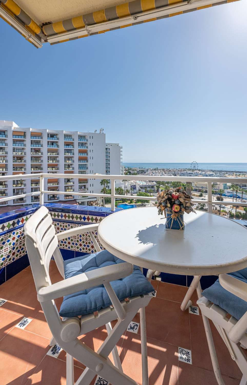Se alquila hasta 31/05/2026  y desde 01/09/2026- 30/06/2027 bonito apartamento en 1ª linea de playa con vistas al mar  y a  Puerto Marina (Benalmádena)