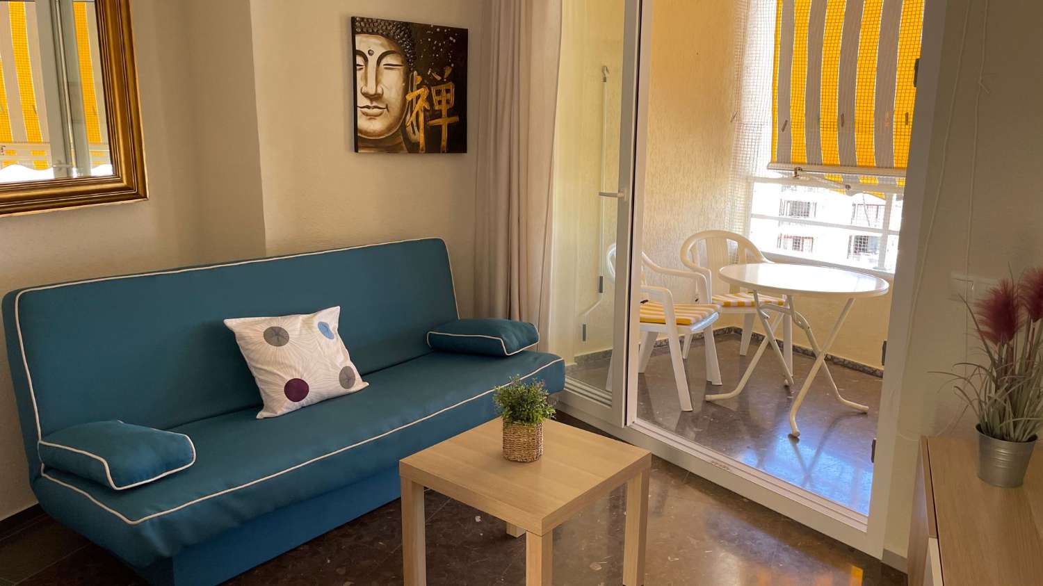 Se alquila hasta  30/06/2026 y desde 01/09/2026-30/06/2027 bonito estudio en 1ª línea de playa en Benalmádena.