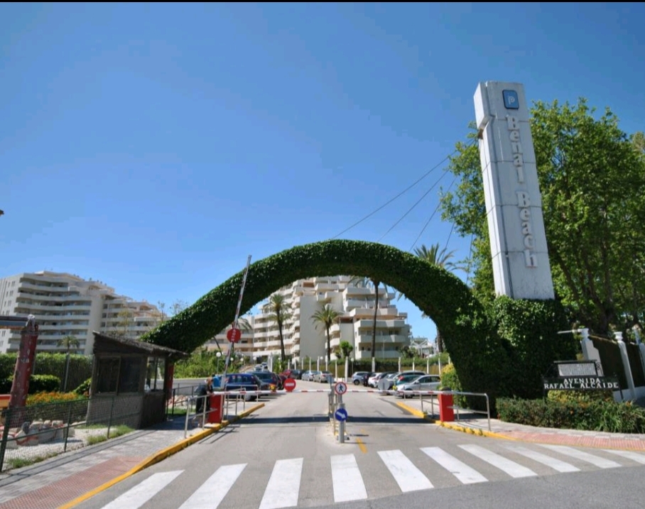 Se alquila MEDIA TEMPORADA del 01/10/2026 - 30/05/27 bonito apartamento con vistas al mar en 1ª linea de playa Benalmádena Costa