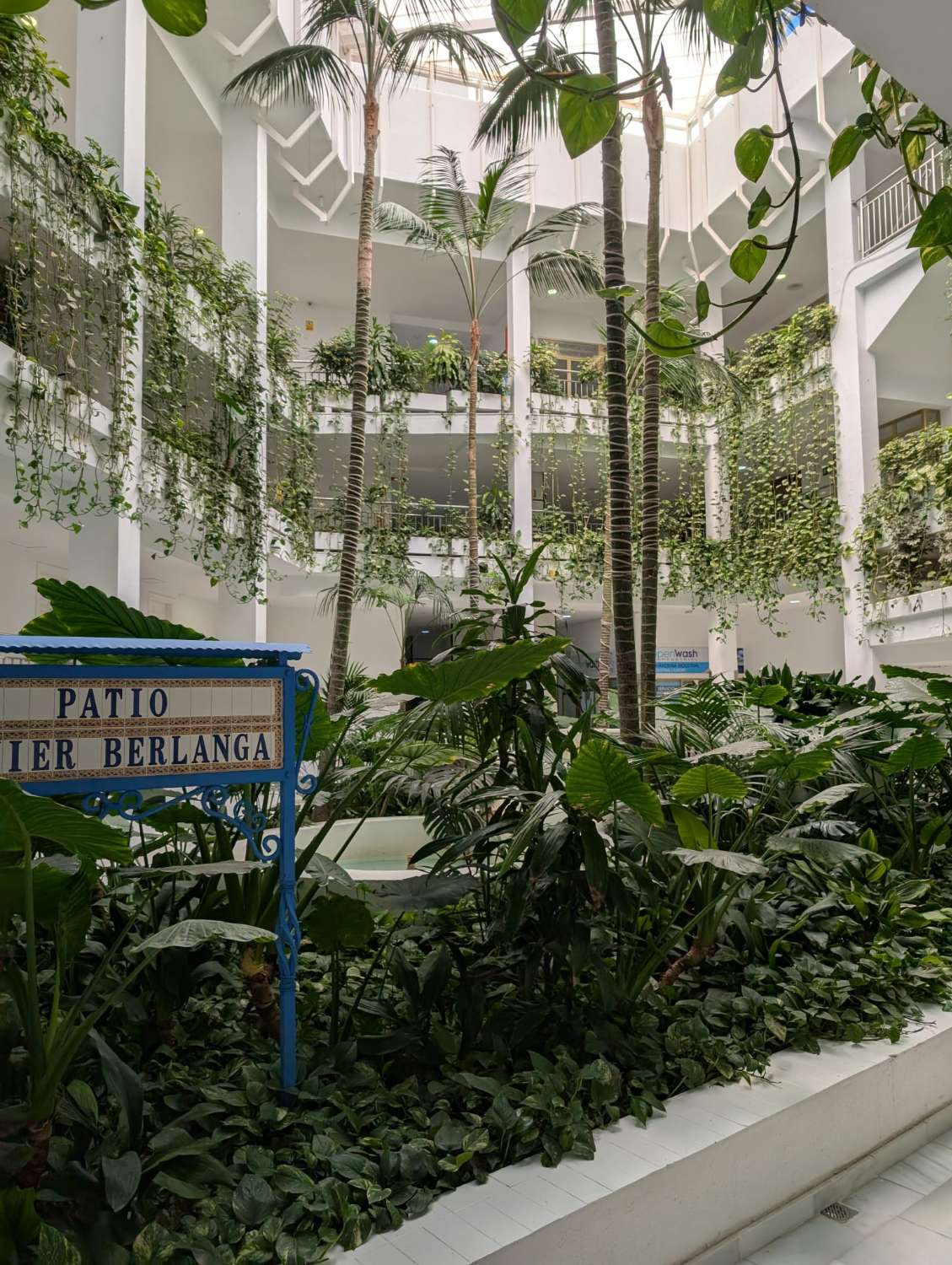 Se alquila  desde ahora hasta  30.05.2026 Y desde 01/09/2026 hasta 30/06/2027 bonito apartamento en Benalmadena Costa con vistas al mar