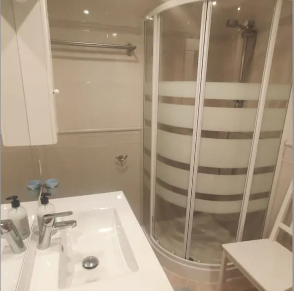 Se alquila  desde ahora hasta  30.05.2026 Y desde 01/09/2026 hasta 30/06/2027 bonito apartamento en Benalmadena Costa con vistas al mar