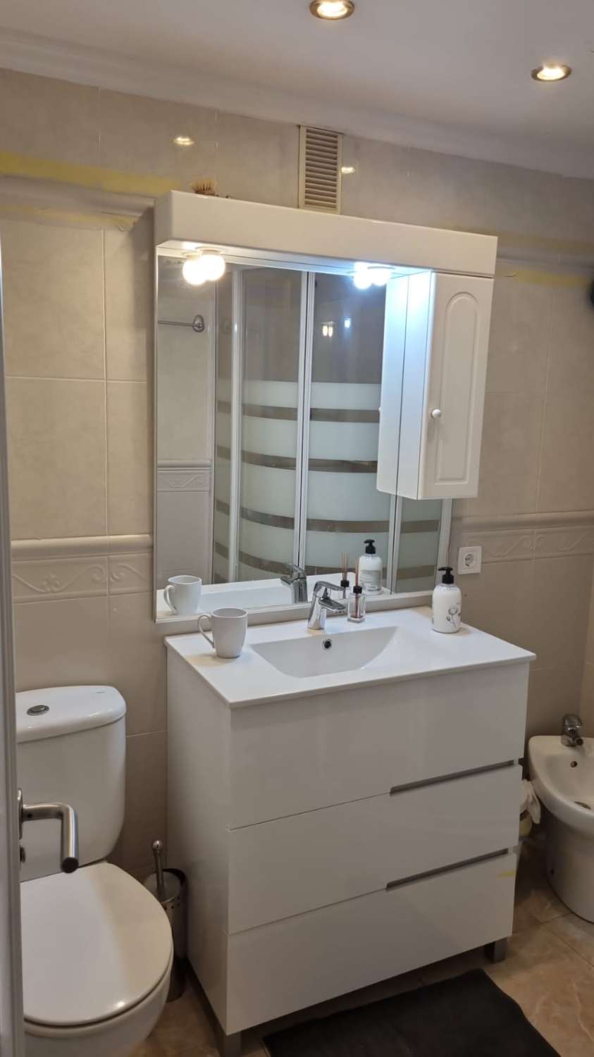 Se alquila  desde ahora hasta  30.05.2026 Y desde 01/09/2026 hasta 30/06/2027 bonito apartamento en Benalmadena Costa con vistas al mar