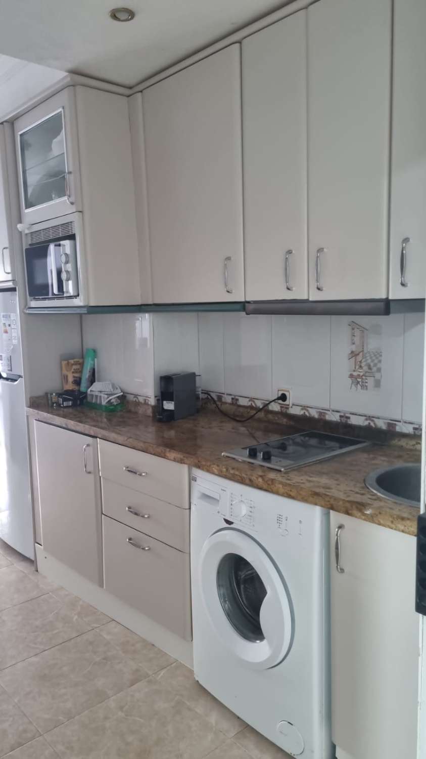 Se alquila  desde ahora hasta  30.05.2026 Y desde 01/09/2026 hasta 30/06/2027 bonito apartamento en Benalmadena Costa con vistas al mar