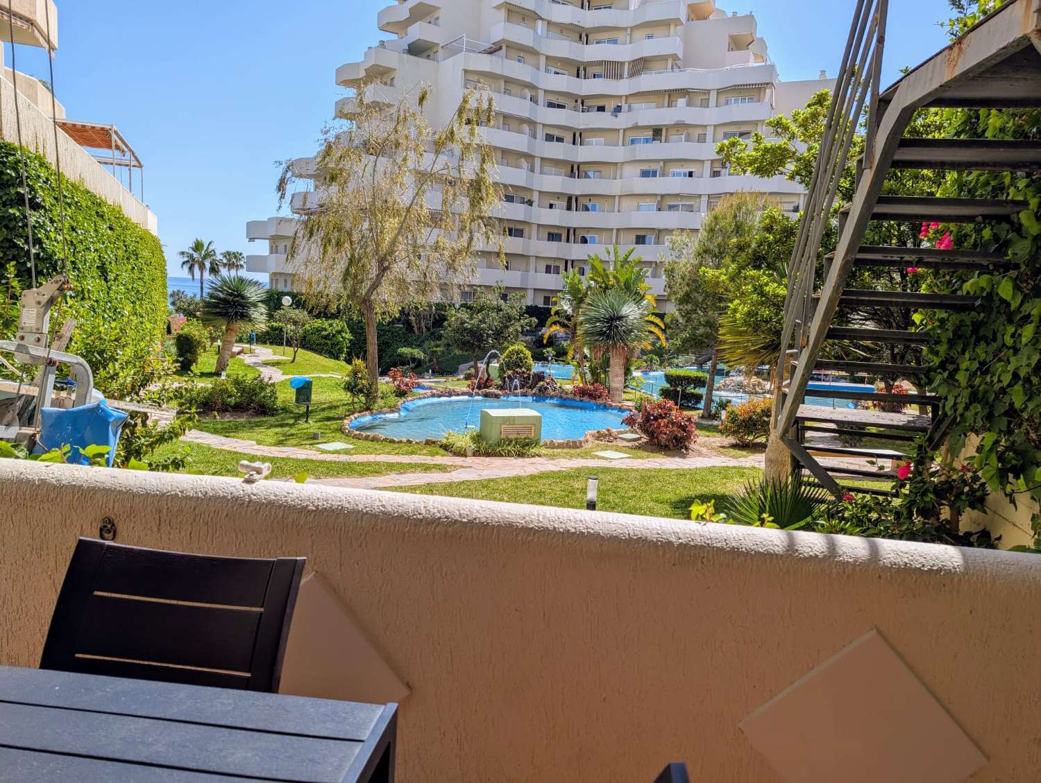 Se alquila  desde ahora hasta  30.05.2026 Y desde 01/09/2026 hasta 30/06/2027 bonito apartamento en Benalmadena Costa con vistas al mar