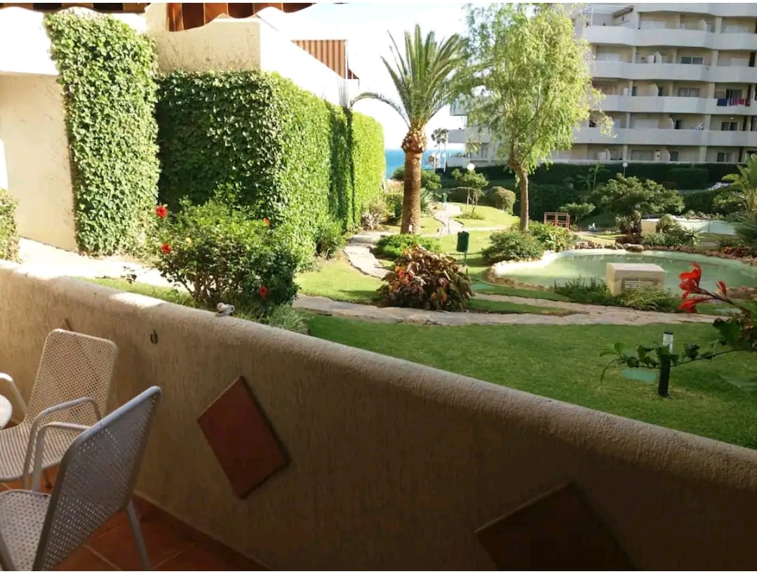 Se alquila  desde ahora hasta  30.05.2026 Y desde 01/09/2026 hasta 30/06/2027 bonito apartamento en Benalmadena Costa con vistas al mar