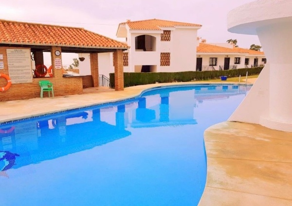MEDIA TEMPORADA  Se alquila desde 1.9. 26-30.6.27 magnifico piso  con vistas al mar  en Mijas Costa