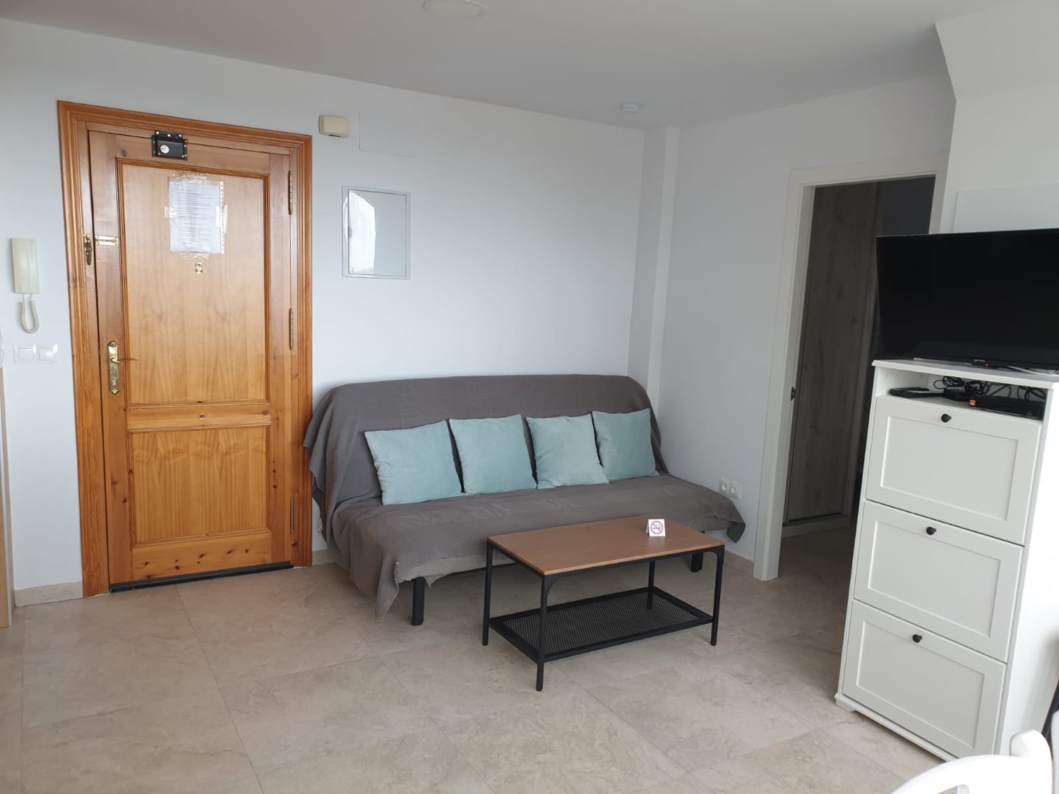 Se alquila desde  1 /09/2026 -30/06/20267 magnífico apartamento en en 1ª linea de playa en  Calahonda (Mijas).