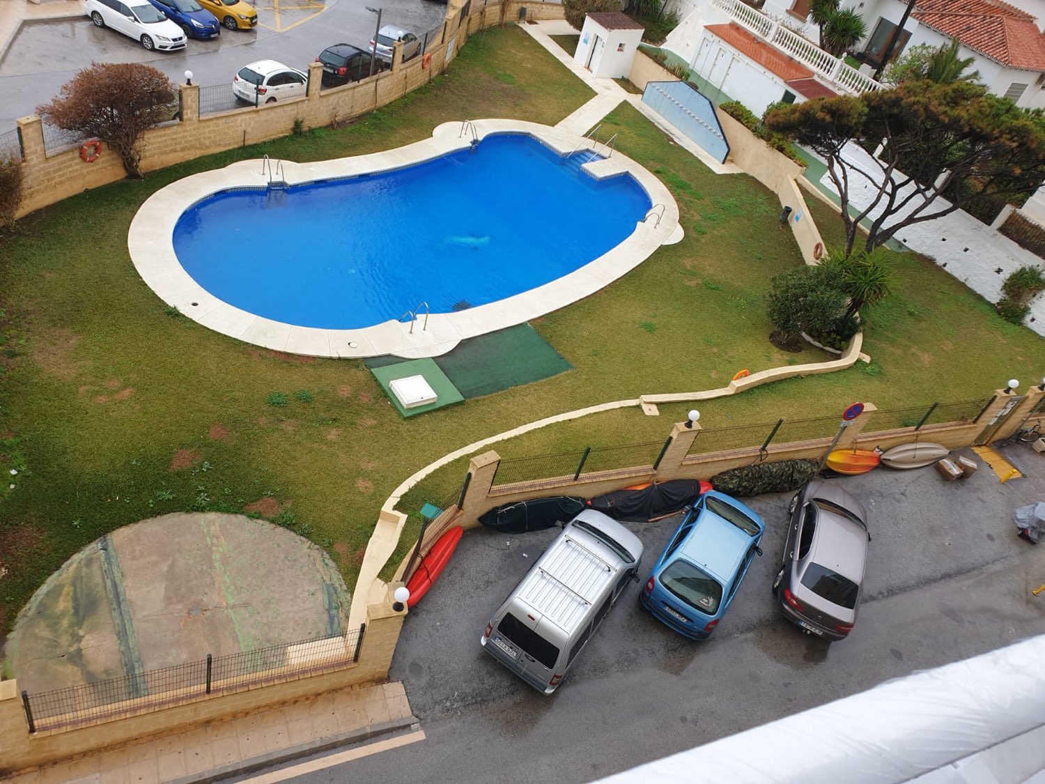 Se alquila desde  1 /09/2026 -30/06/20267 magnífico apartamento en en 1ª linea de playa en  Calahonda (Mijas).