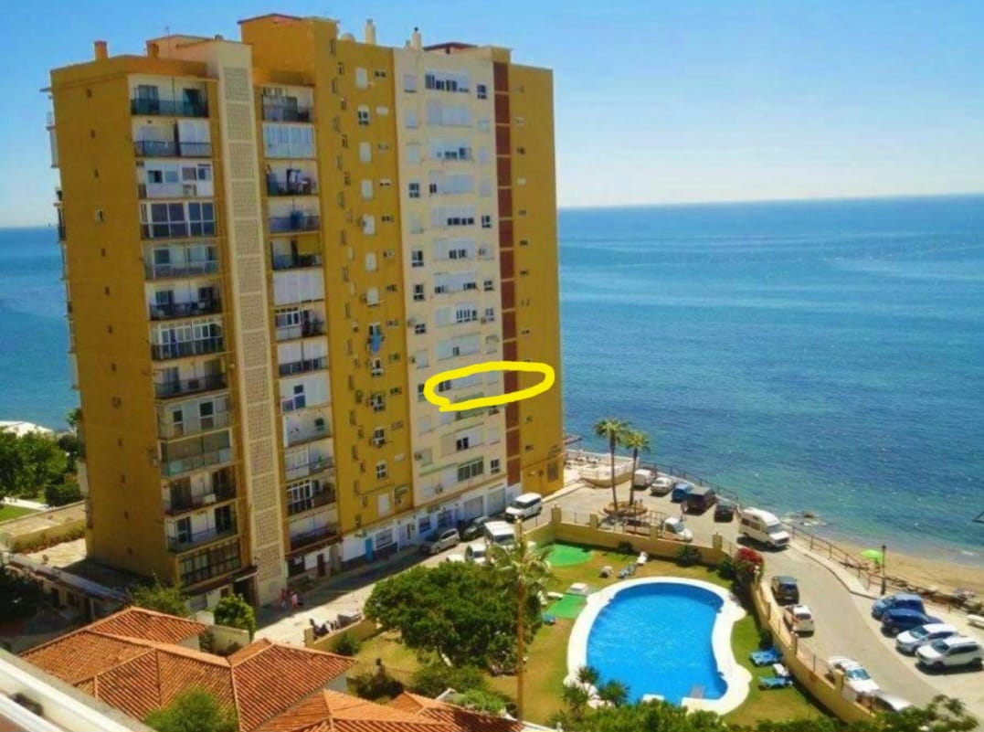 Se alquila desde  1 /09/2026 -30/06/20267 magnífico apartamento en en 1ª linea de playa en  Calahonda (Mijas).