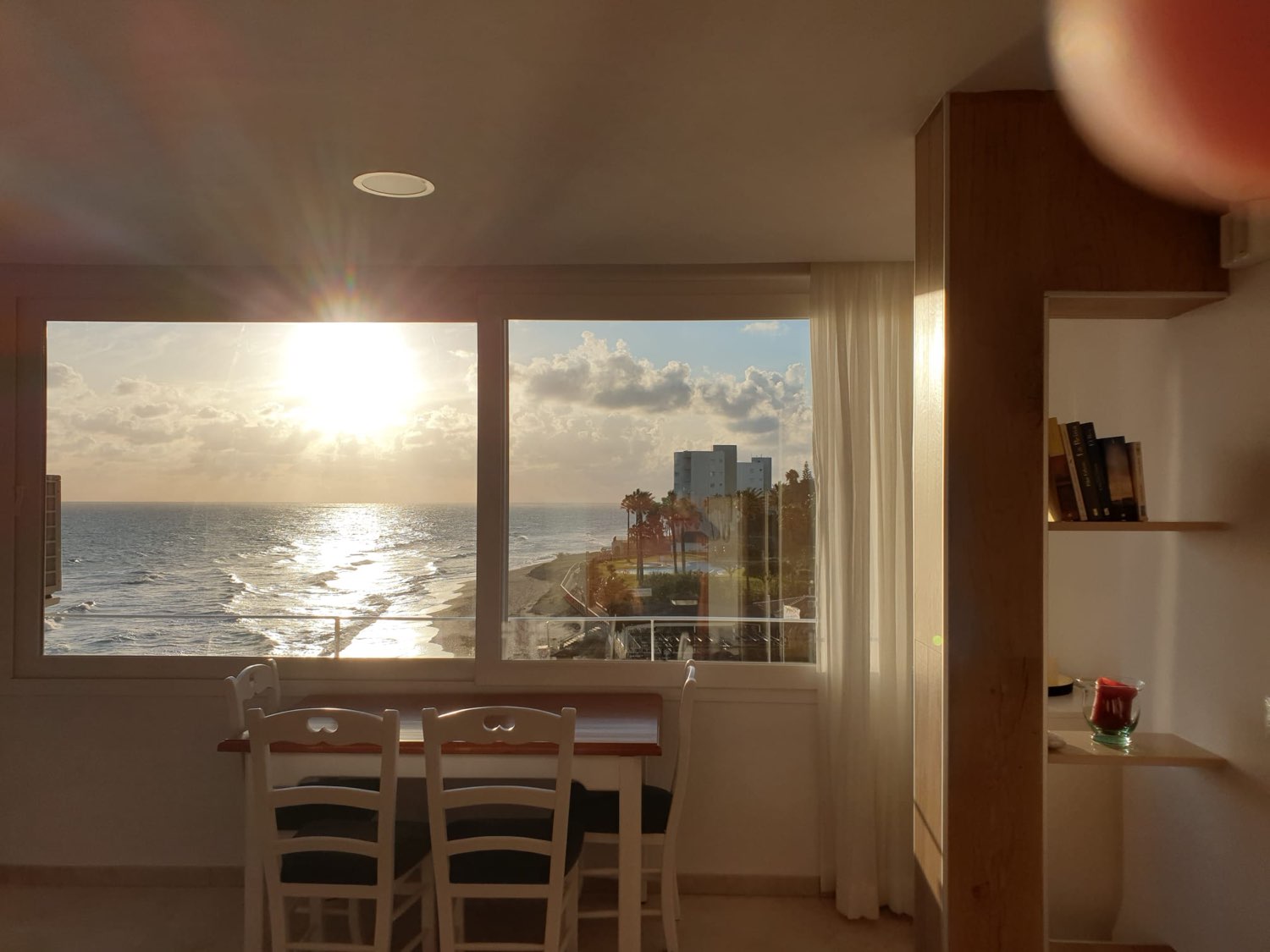 Se alquila desde  1 /09/2026 -30/06/20267 magnífico apartamento en en 1ª linea de playa en  Calahonda (Mijas).