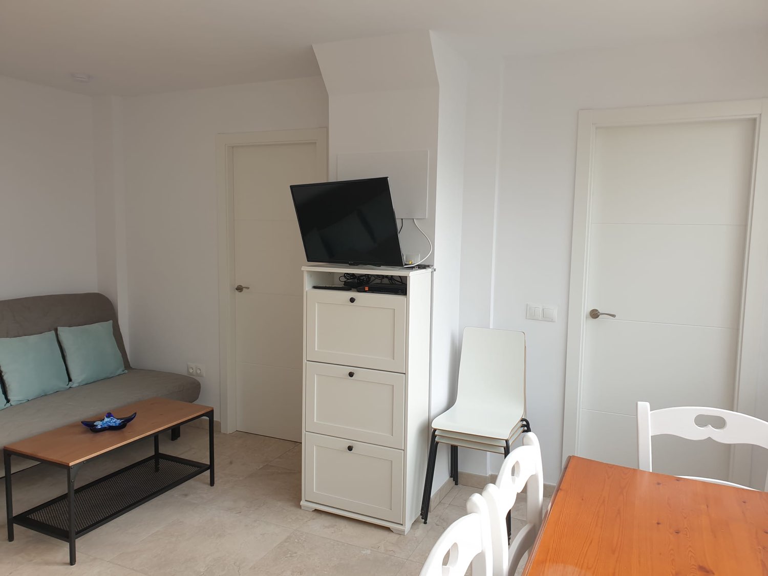Se alquila desde  1 /09/2026 -30/06/20267 magnífico apartamento en en 1ª linea de playa en  Calahonda (Mijas).