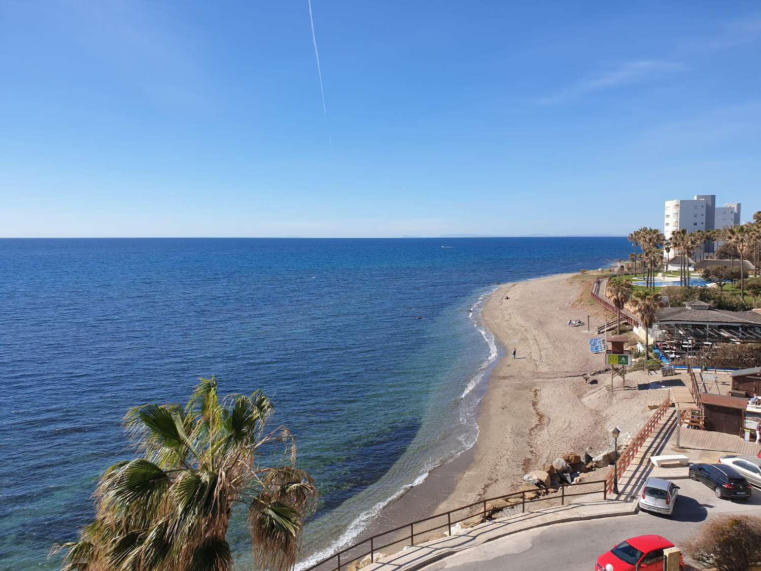 Se alquila desde  1 /09/2026 -30/06/20267 magnífico apartamento en en 1ª linea de playa en  Calahonda (Mijas).