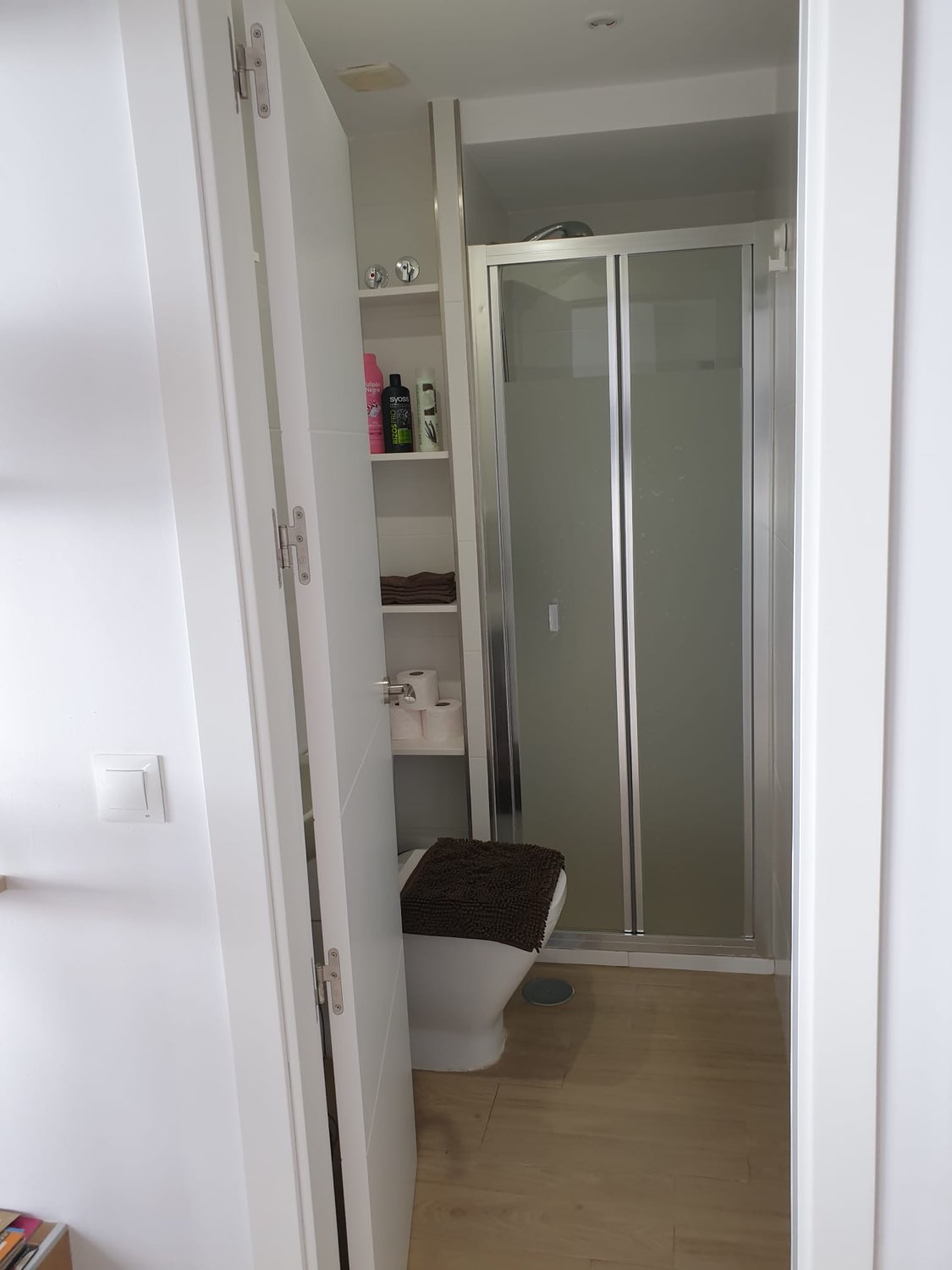 Se alquila desde  1 /09/2026 -30/06/20267 magnífico apartamento en en 1ª linea de playa en  Calahonda (Mijas).