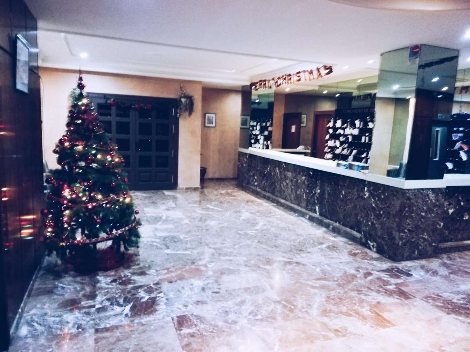 Se alquila desde 01/10/2026-31/05/27 bonito estudio vistas laterales al mar  a pocos metros de la playa en Benalmádena