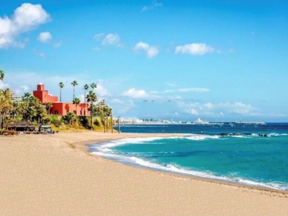 Se alquila desde 01/10/2026-31/05/27 bonito estudio vistas laterales al mar  a pocos metros de la playa en Benalmádena