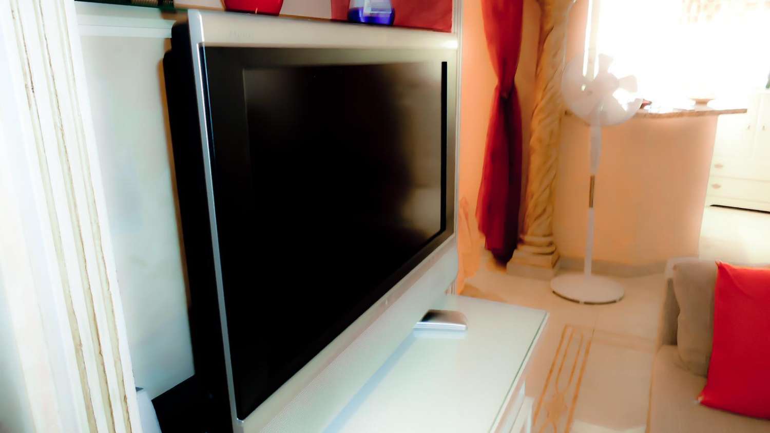 Se alquila desde 01/10/2026-31/05/27 bonito estudio vistas laterales al mar  a pocos metros de la playa en Benalmádena