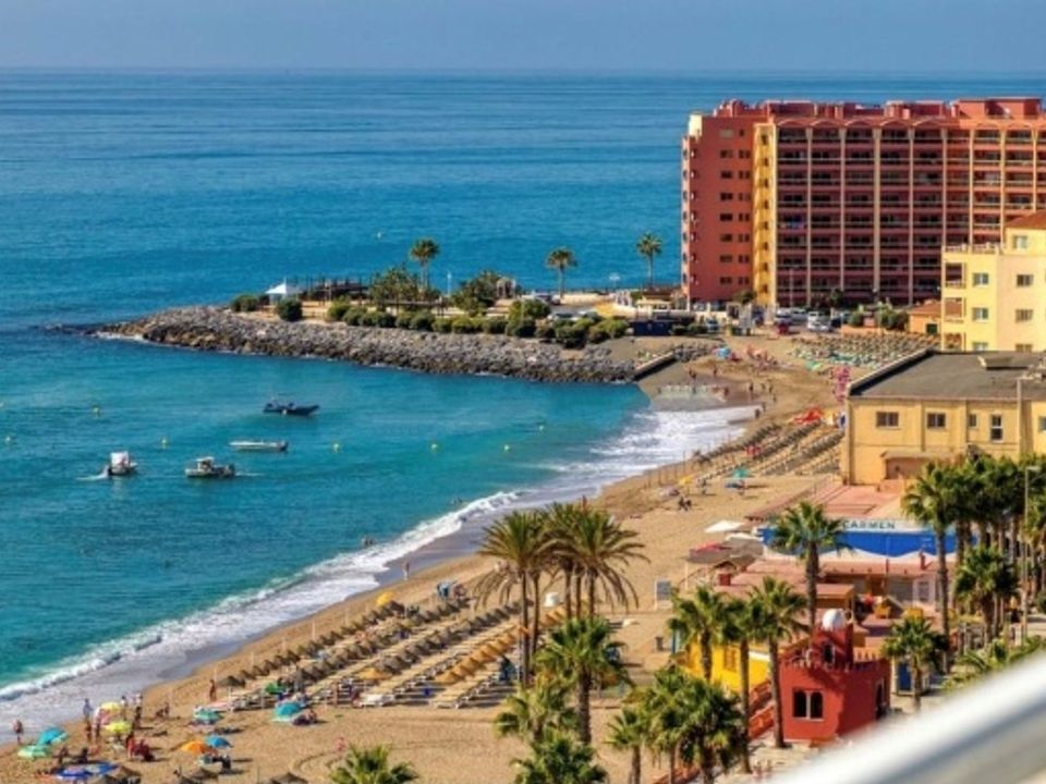 Se alquila desde 01/10/2026-31/05/27 bonito estudio vistas laterales al mar  a pocos metros de la playa en Benalmádena