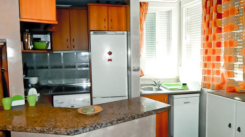 Se alquila desde 01/10/2026-31/05/27 bonito estudio vistas laterales al mar  a pocos metros de la playa en Benalmádena