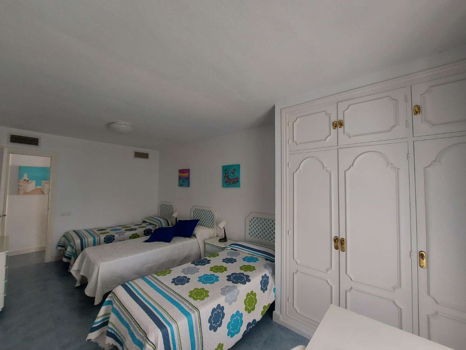 Se alquila del 1.9.26-30.6.2027 magnifico apartamento con vistas al mar en 1ª  línea en Benalmádena