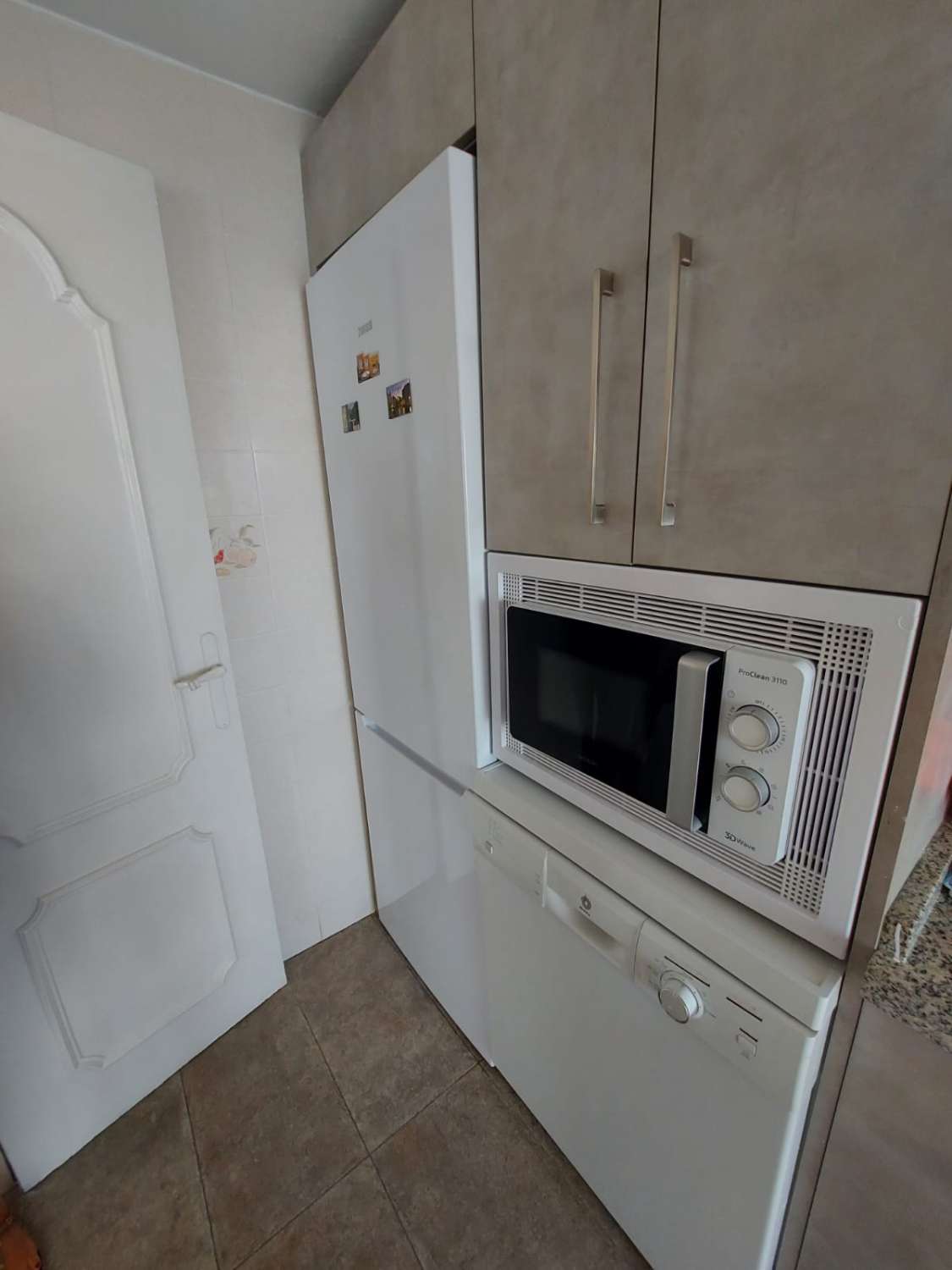 Se alquila del 1.9.26-30.6.2027 magnifico apartamento con vistas al mar en 1ª  línea en Benalmádena