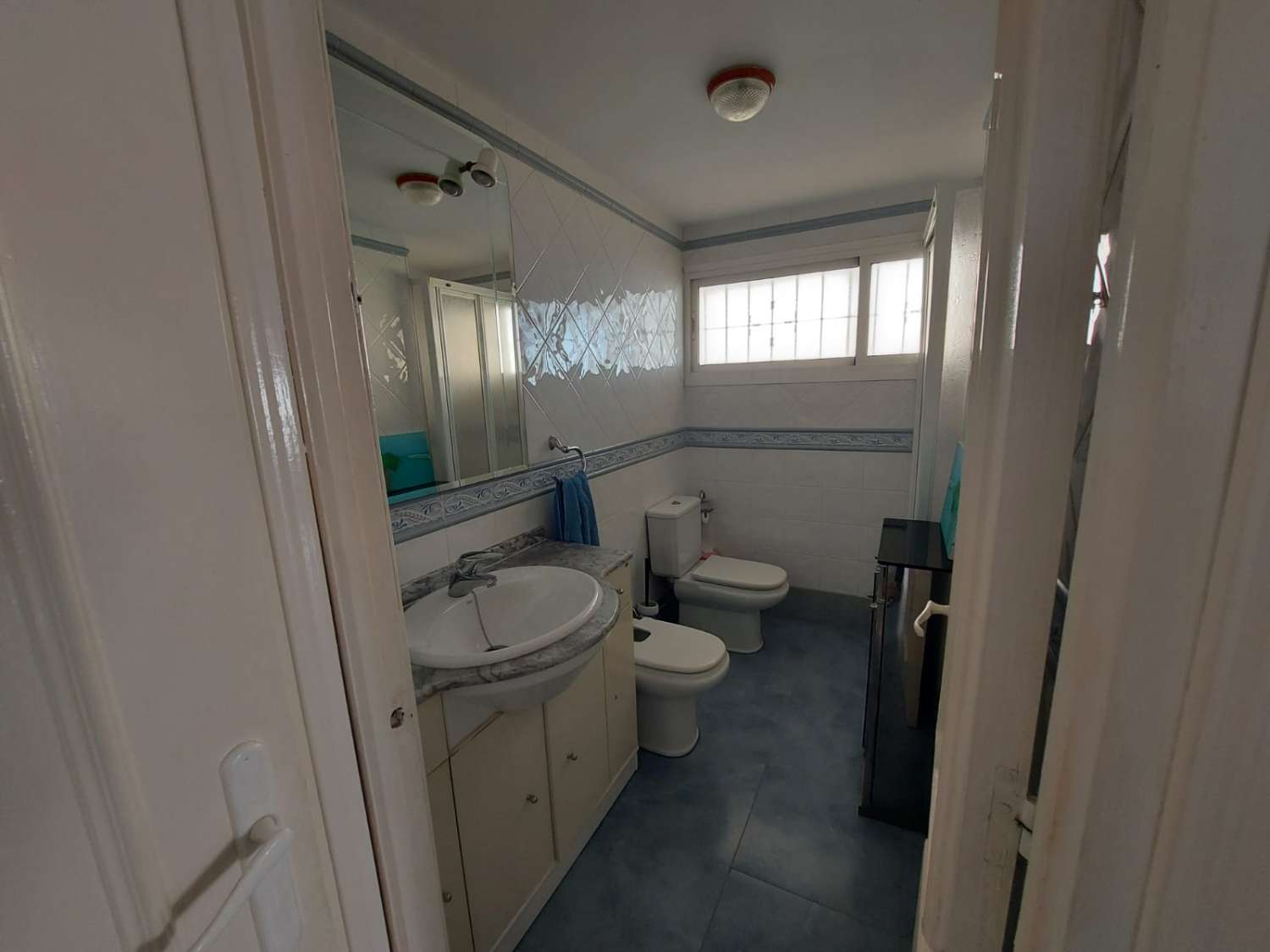 Se alquila del 1.9.26-30.6.2027 magnifico apartamento con vistas al mar en 1ª  línea en Benalmádena