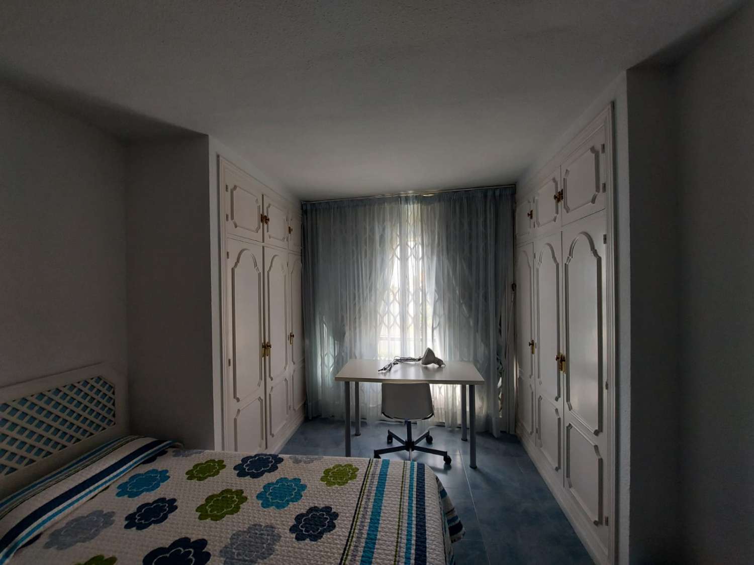 Se alquila del 1.9.26-30.6.2027 magnifico apartamento con vistas al mar en 1ª  línea en Benalmádena