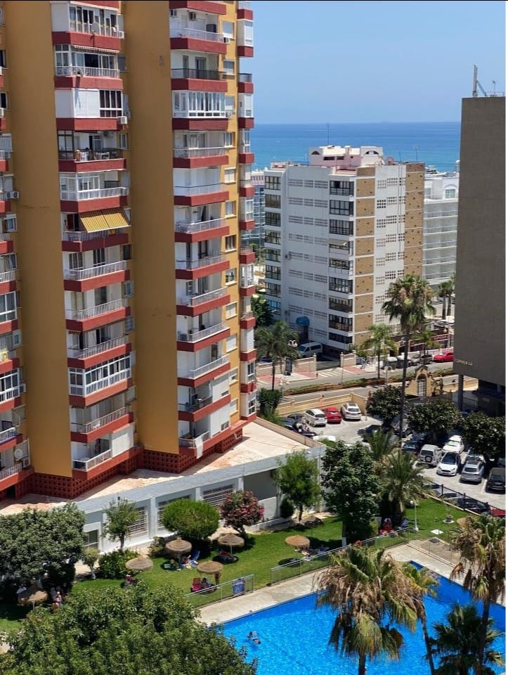 MEDIA TEMPORADA Se alquila desde 01/09/2026- 30/06/2027 bonito estudio  con vistas al mar al lado de Puerto Marina (Benalmadena)