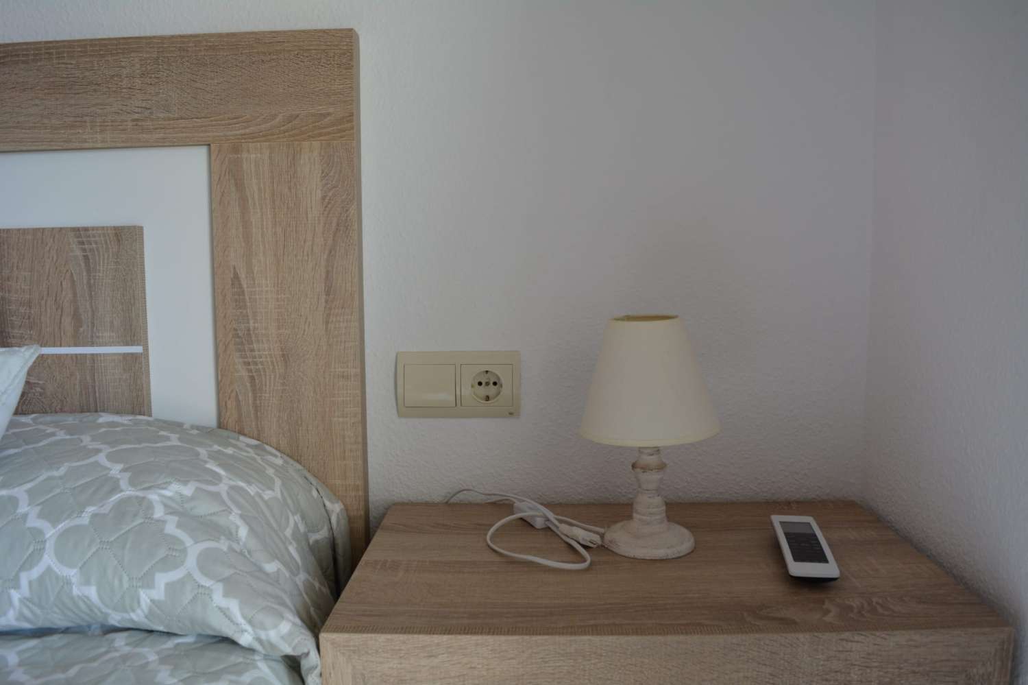 Se alquila desde  01/9/2026 - 30/6/2027 bonito apartamento en 2ª linea de playa en Benalmádena