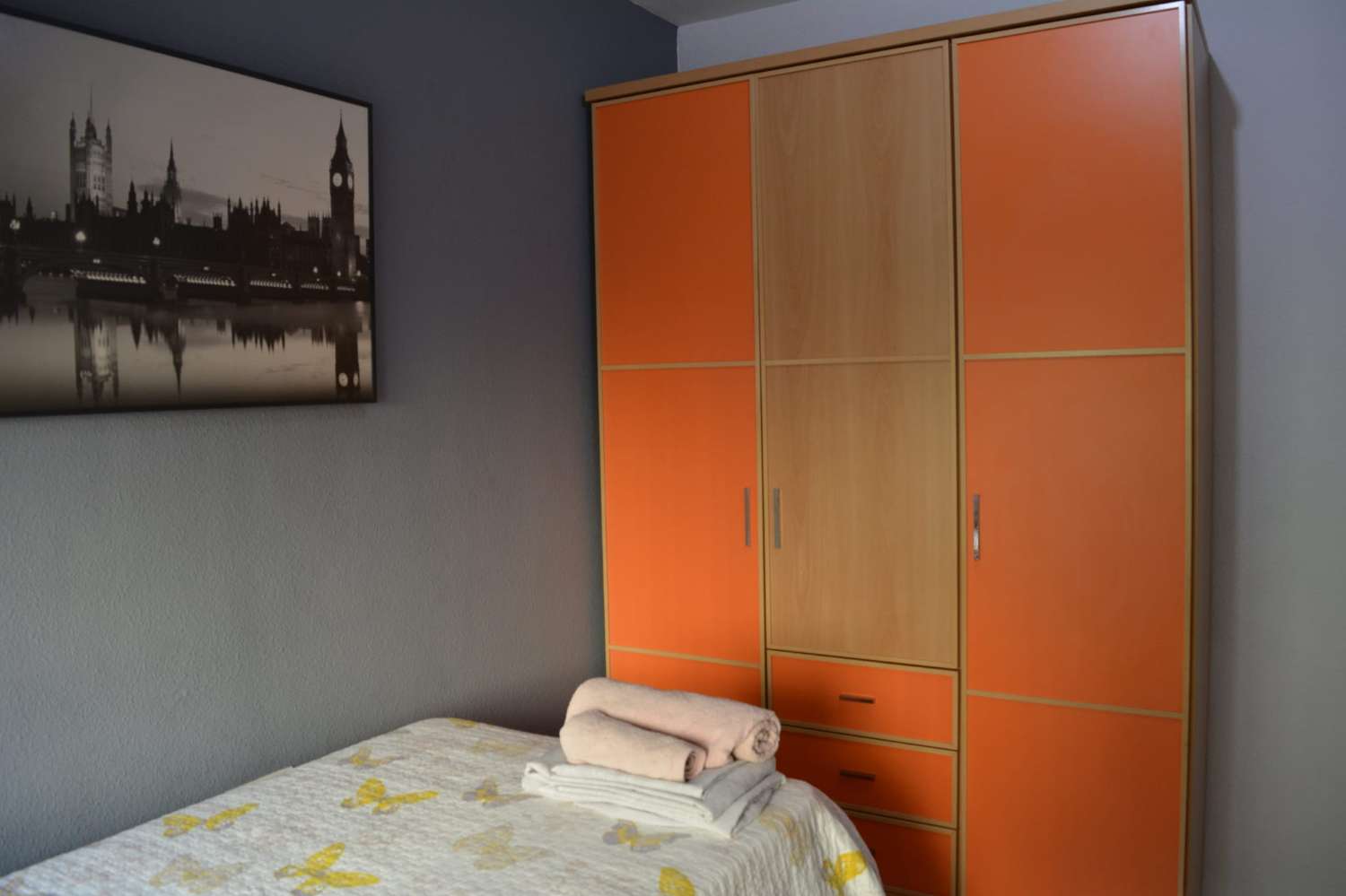 Se alquila desde  01/9/2026 - 30/6/2027 bonito apartamento en 2ª linea de playa en Benalmádena