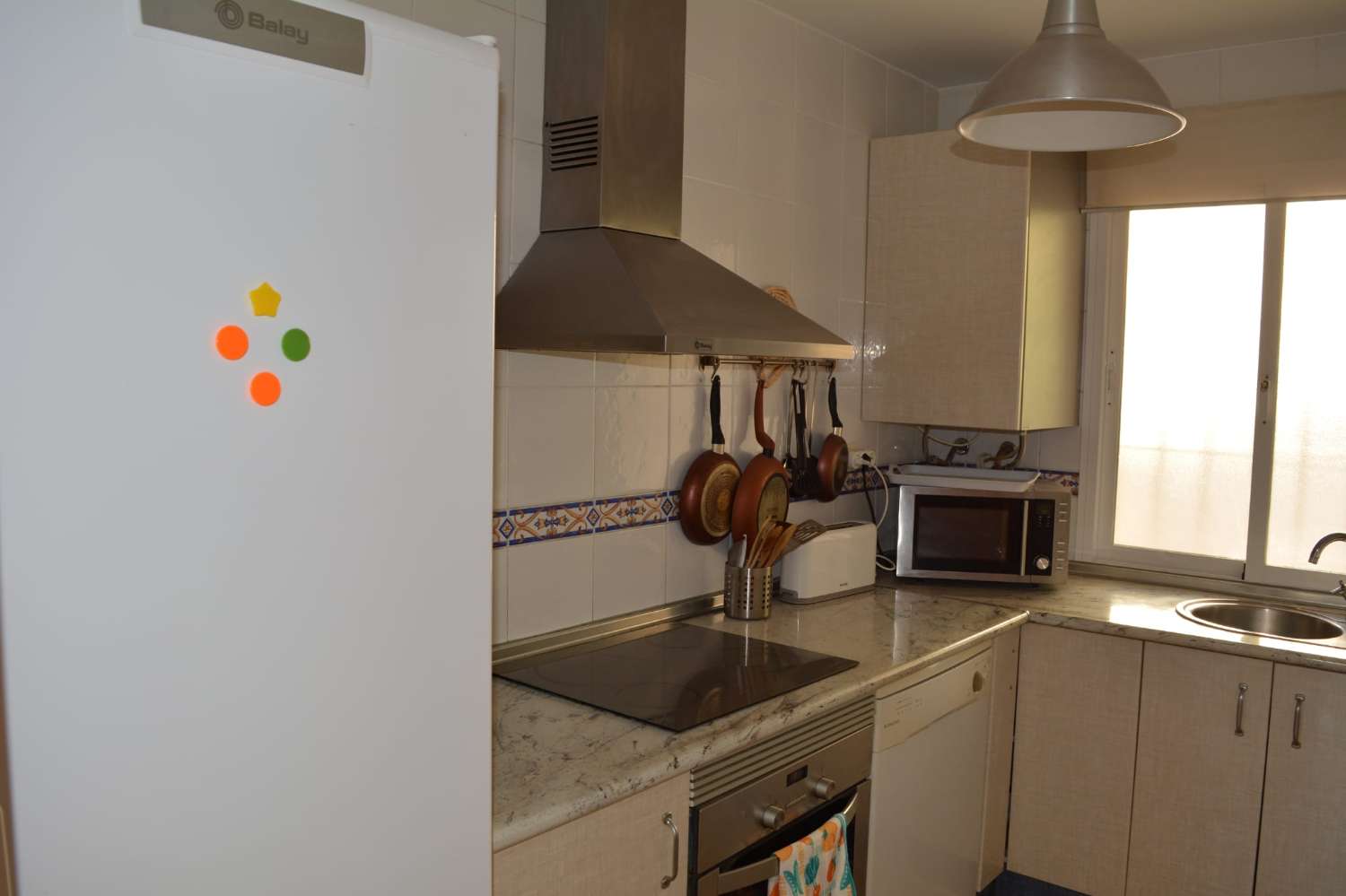 Se alquila desde  01/9/2026 - 30/6/2027 bonito apartamento en 2ª linea de playa en Benalmádena