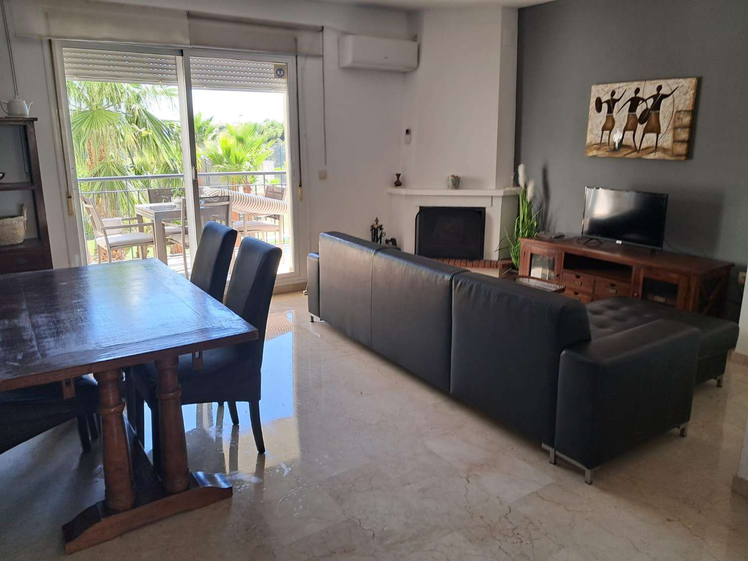 Se alquila desde  01/9/2026 - 30/6/2027 bonito apartamento en 2ª linea de playa en Benalmádena