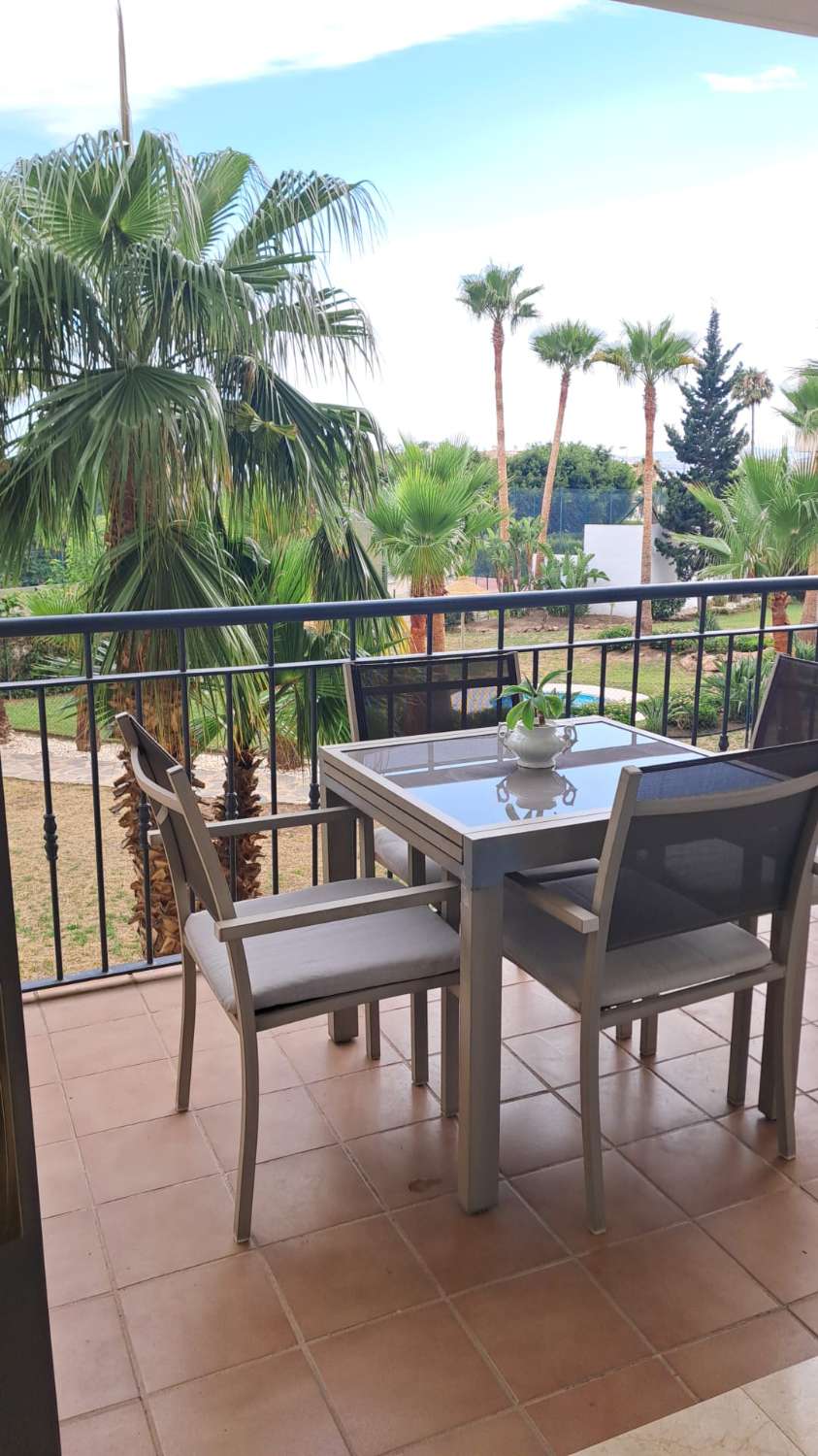 Se alquila desde  01/9/2026 - 30/6/2027 bonito apartamento en 2ª linea de playa en Benalmádena