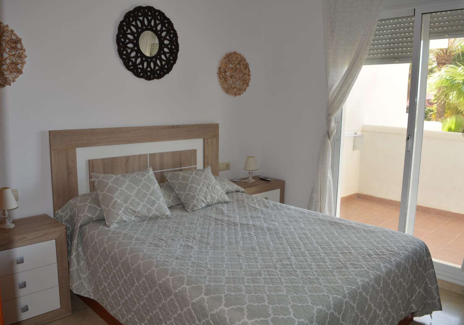 Se alquila desde  01/9/2026 - 30/6/2027 bonito apartamento en 2ª linea de playa en Benalmádena