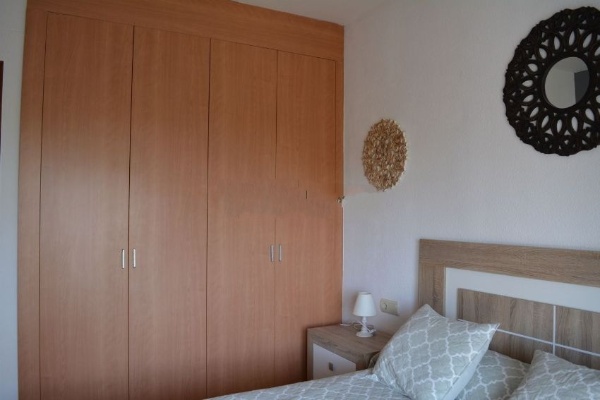 Se alquila desde  01/9/2026 - 30/6/2027 bonito apartamento en 2ª linea de playa en Benalmádena