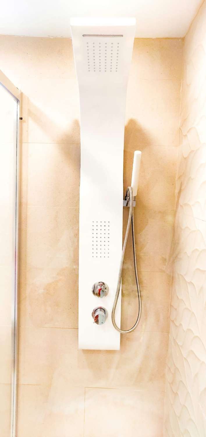 Se alquila  31/05/26  y desde 01/09/2026 hasta 30/06/2027 bonito apartamento con vistas al mar en Benalmádena