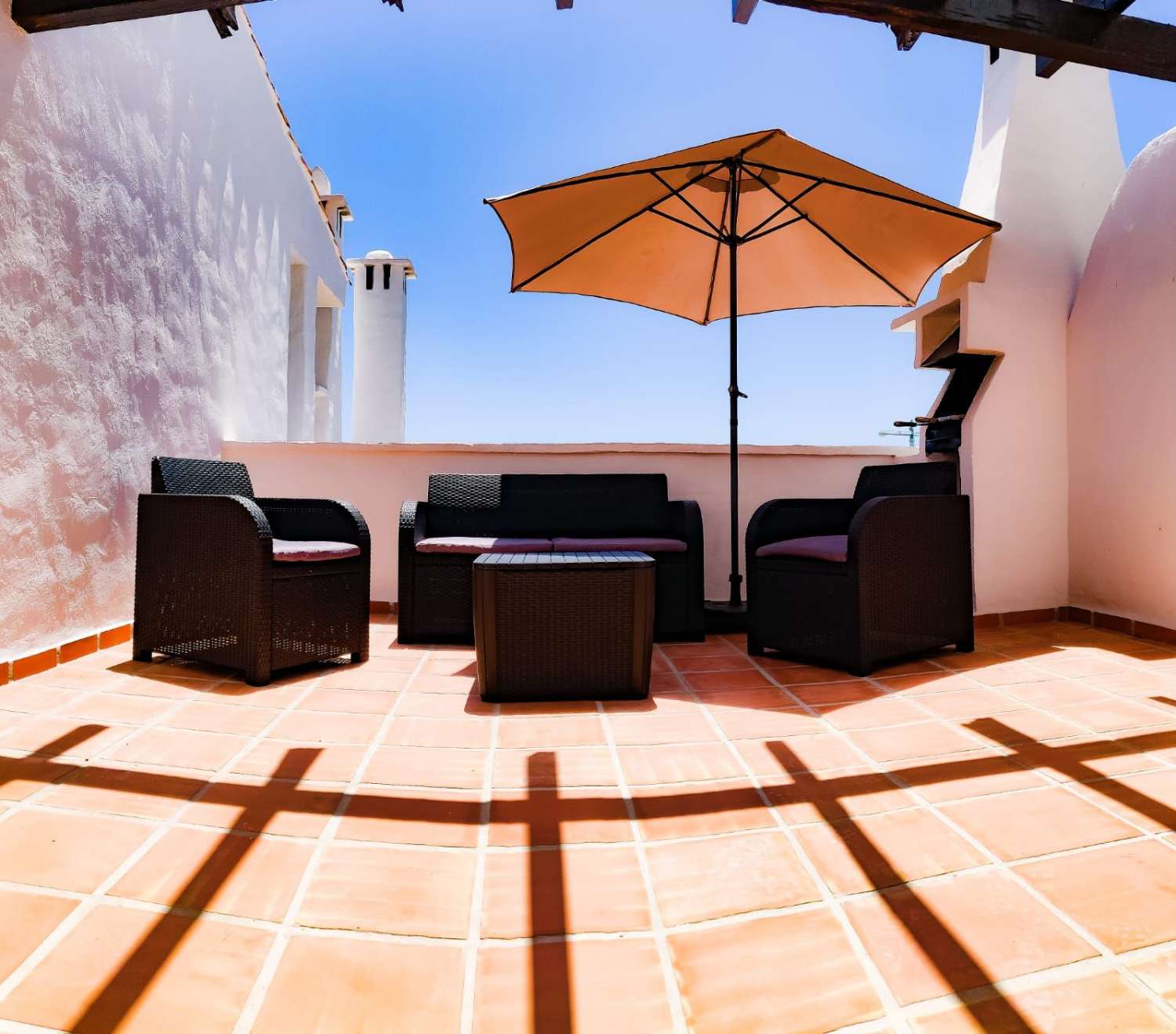 Se alquila  31/05/26  y desde 01/09/2026 hasta 30/06/2027 bonito apartamento con vistas al mar en Benalmádena